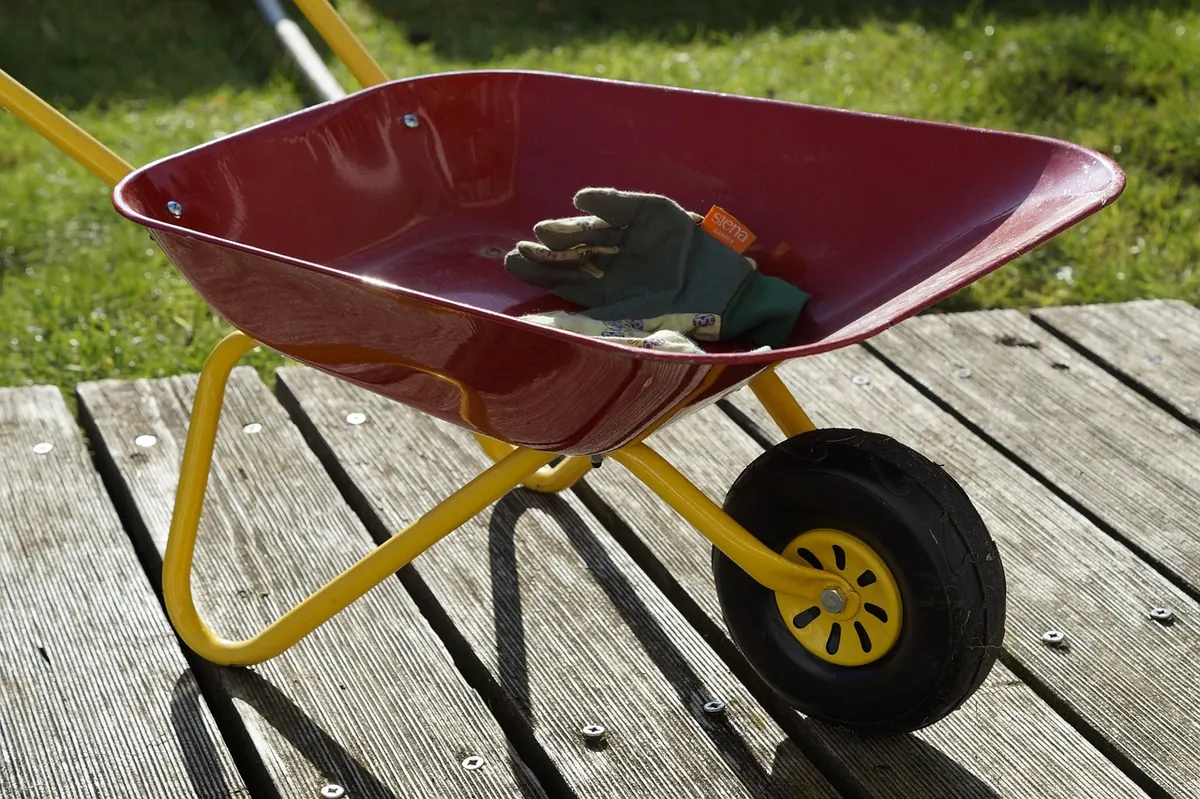 Deck Maintenance Checklist for Suffolk Homes: Cleaning, Sealing, and Inspecting